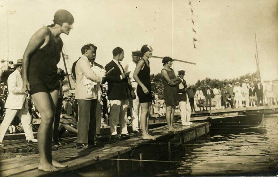 Women swimmers just before the start of their race. Norbert  Schiller Collection Phot. Sellian
