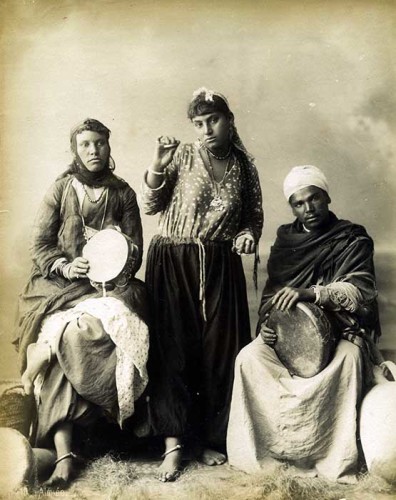 (figure 1) Orientalist cliché of a dancer posing with musicians in Egypt. Circa 1880s. Norbert Schiller Collection, unknown photographer. 