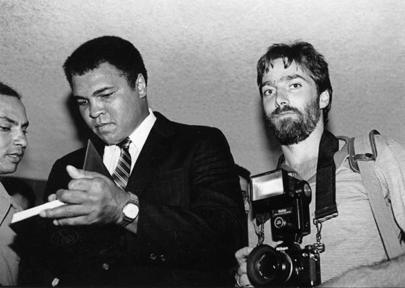 With Mohamed Ali at his suite inside the Cairo Marriot Hotel. Phot. Michael Nelson